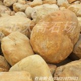 利用黃蠟石頭來(lái)為園造景